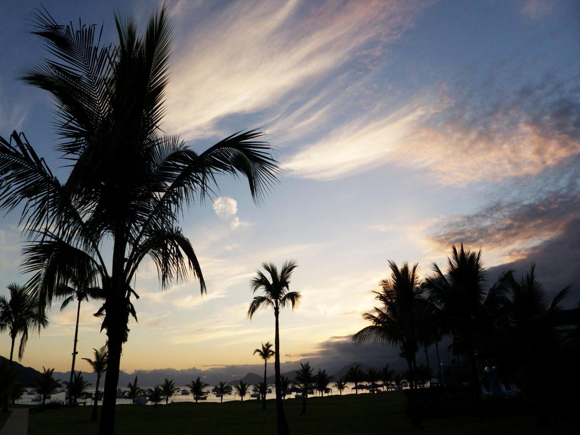 Costa Verde Tabatinga Hotel Caraguatatuba Exterior photo Sunset at the beach